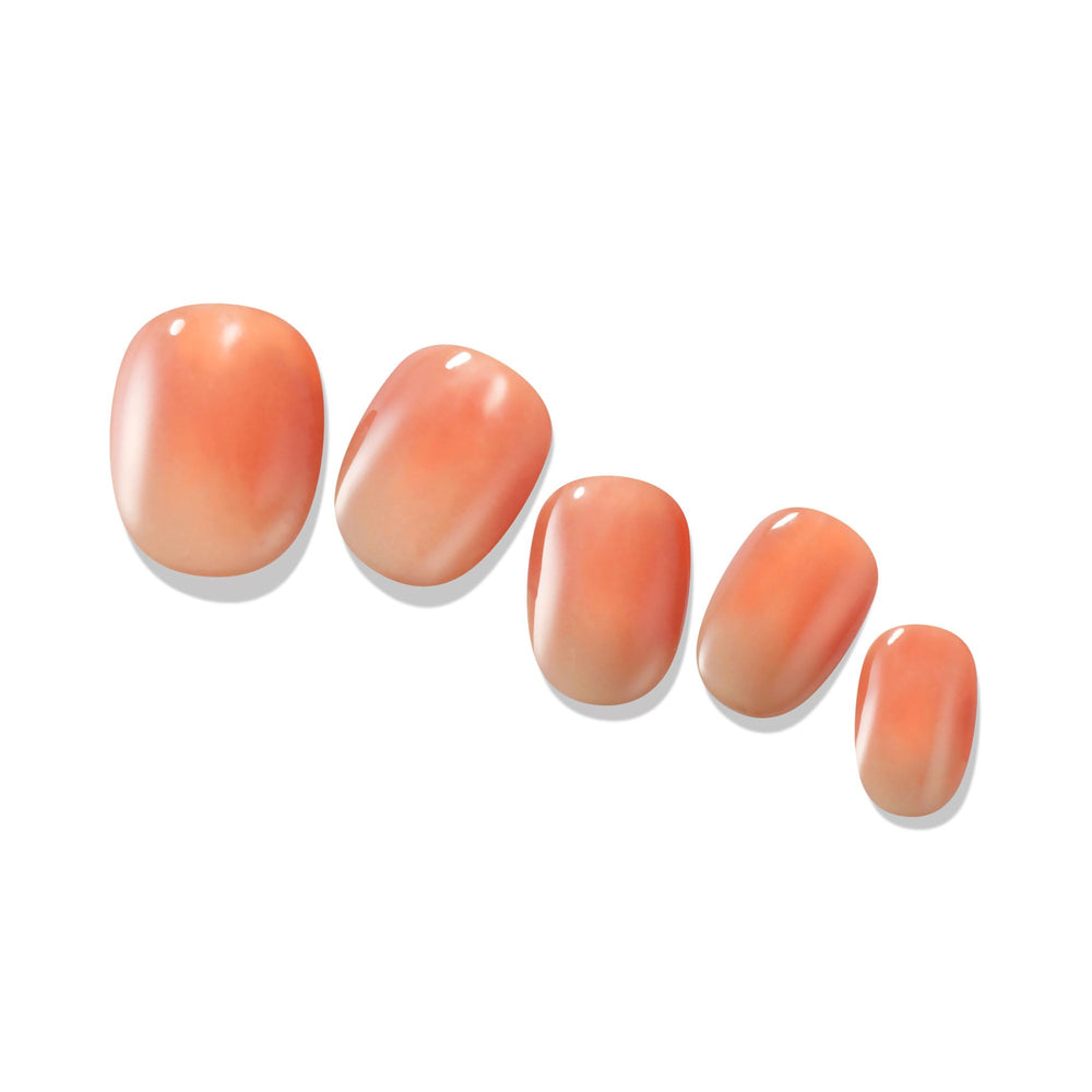 heyhae nails curing in sunlight to show sun-cured gel finish