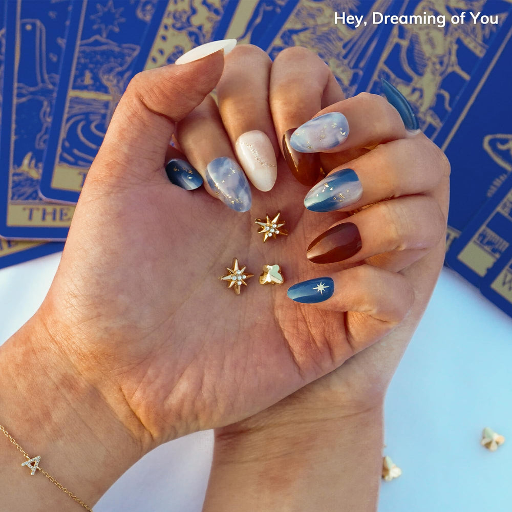 heyhae close-up of strips with gold stars and glitter for eye-catching detail