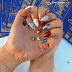 heyhae close-up of strips with gold stars and glitter for eye-catching detail