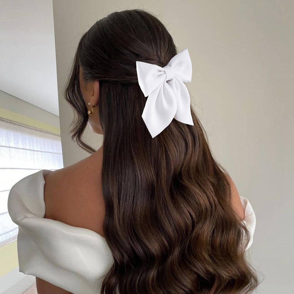 hisial size on hand scale demonstrates compact bow size and easy wear benefit