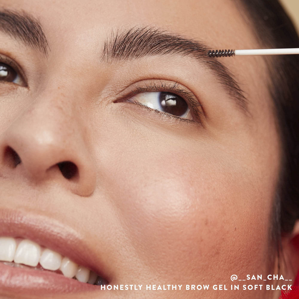 Honest Beauty before and after brow shown with added fullness and natural definition benefit