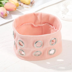 HORNEDI model wearing headband outdoors for active stylish hold