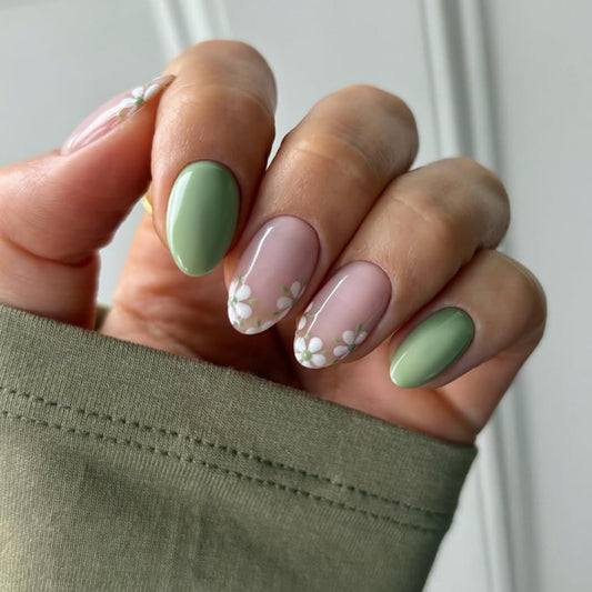 HPYFOI front view of 24 green press on nails kit showing full set benefit