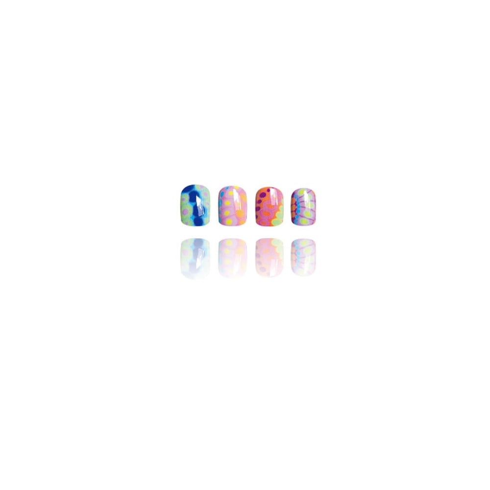HPYFOI nails on hand next to ruler showing short square scale and wearable length