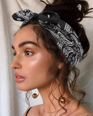 Huachi headband beside ruler illustrating stretch and size