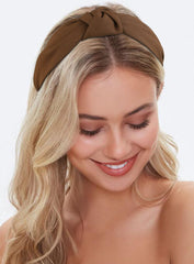 Huachi styled with casual outfit showing fashion-forward accessory elevating look benefit