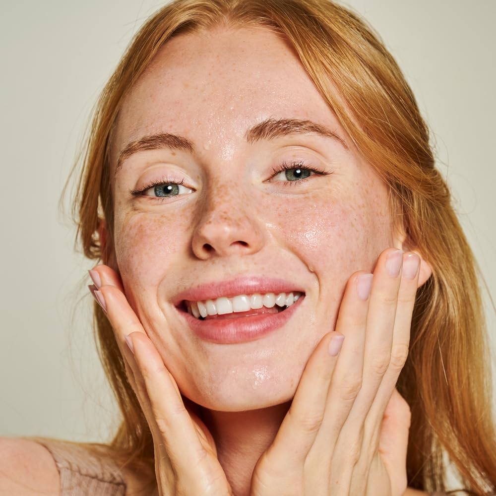 Humphreys facial wipe in post-workout setting offering fast refresh benefit