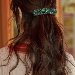 HYFEEL barrette in hand showing scale and easy handling for quick styling