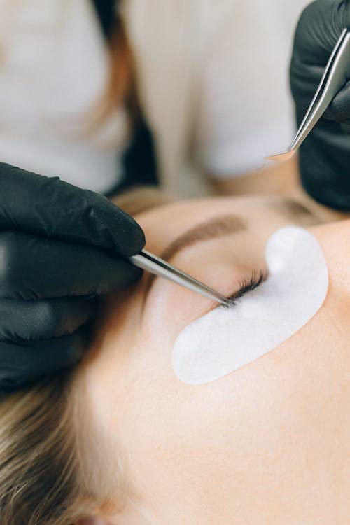 i-laesh pair applied under eye demonstrating secure fit and comfort