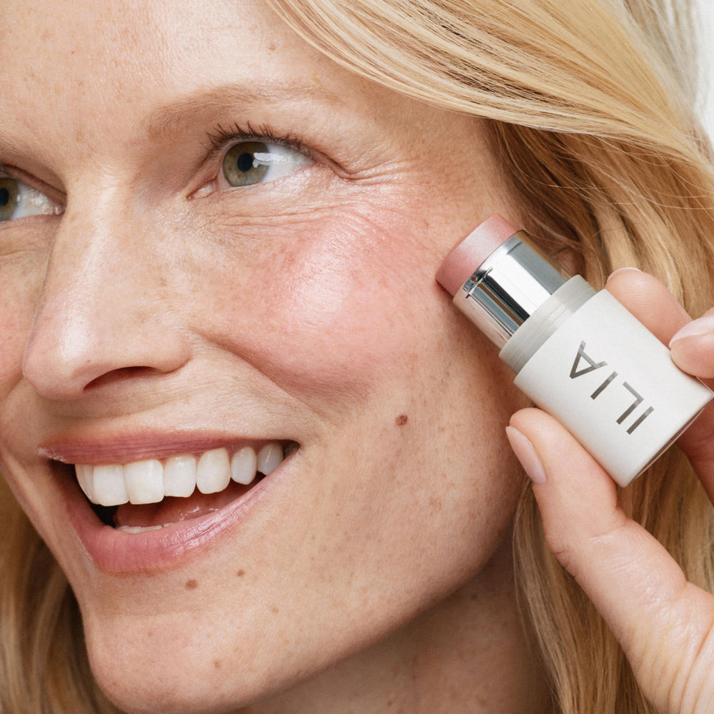 ILIA application on lips demonstrates luminous sheen and comfortable non‑sticky wear