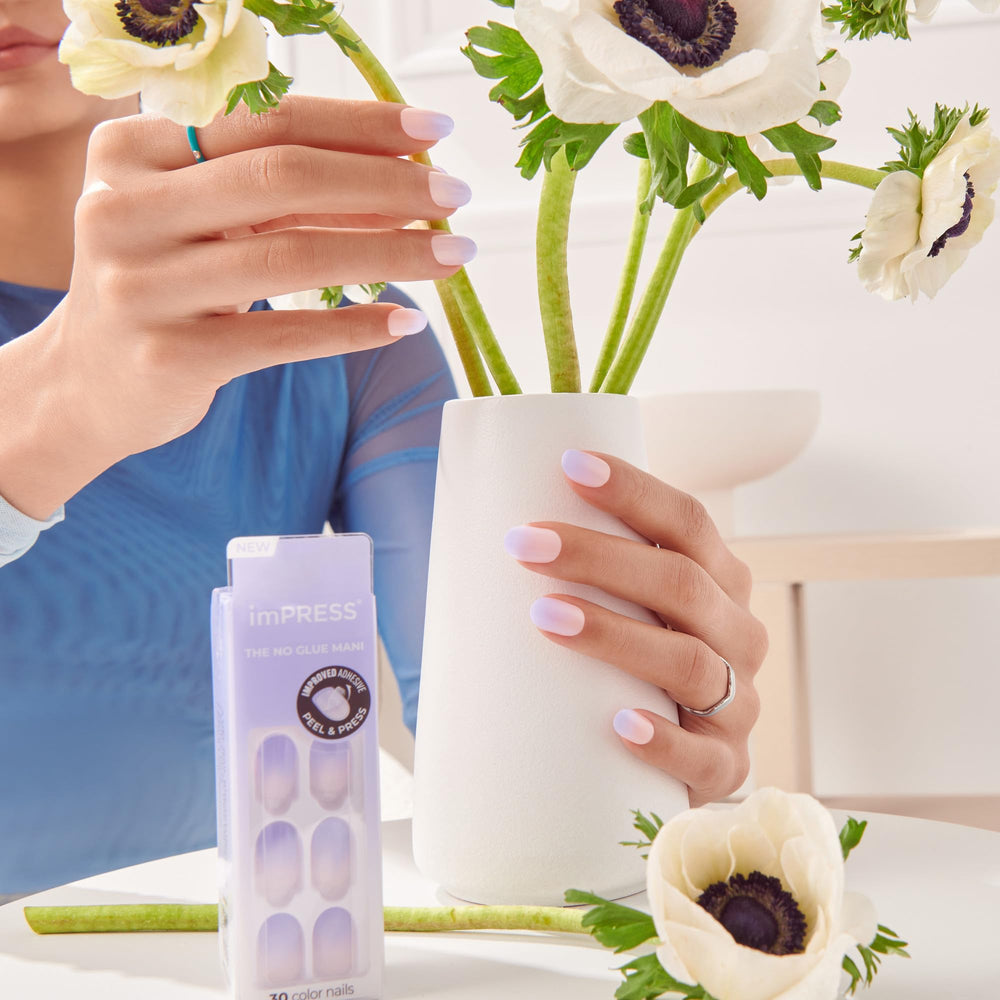 imPRESS nails worn on hand demonstrating natural short oval comfort