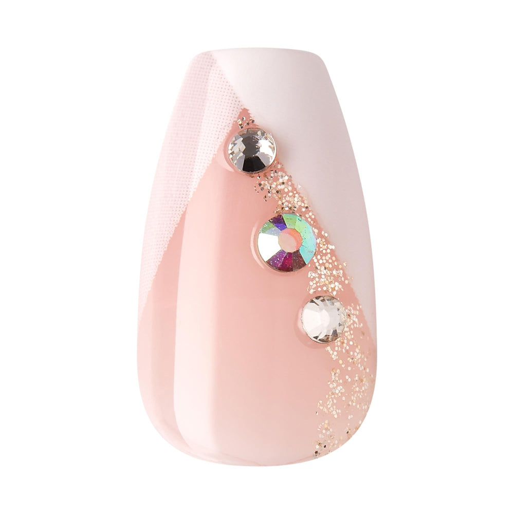 imPRESS nails on hand demonstrating coffin medium shape and chic everyday benefit