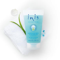 Inis texture foam detail demonstrating gentle lather and moisturizing feel for soft, cleansed skin
