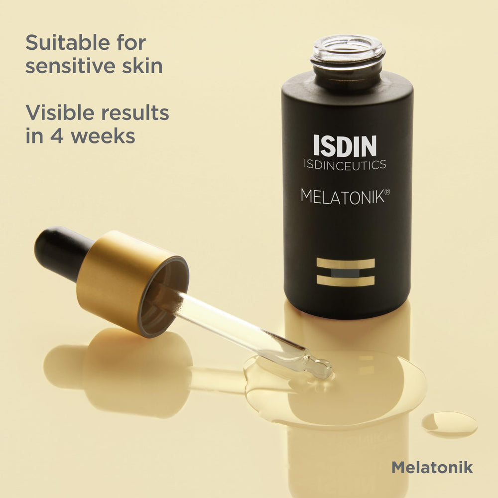 ISDIN Melatonik 30ml size scale comparison showing compact travel-friendly bottle