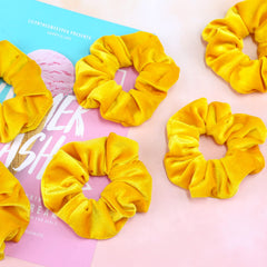 IVARYSS scrunchie holding a ponytail demonstrating secure comfortable fit benefit