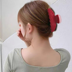 Ivyu clip securing messy bun for comfortable all-day wear