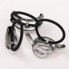 Ivyu cuff on thick curly hair showing compatibility and reduced slippage benefit