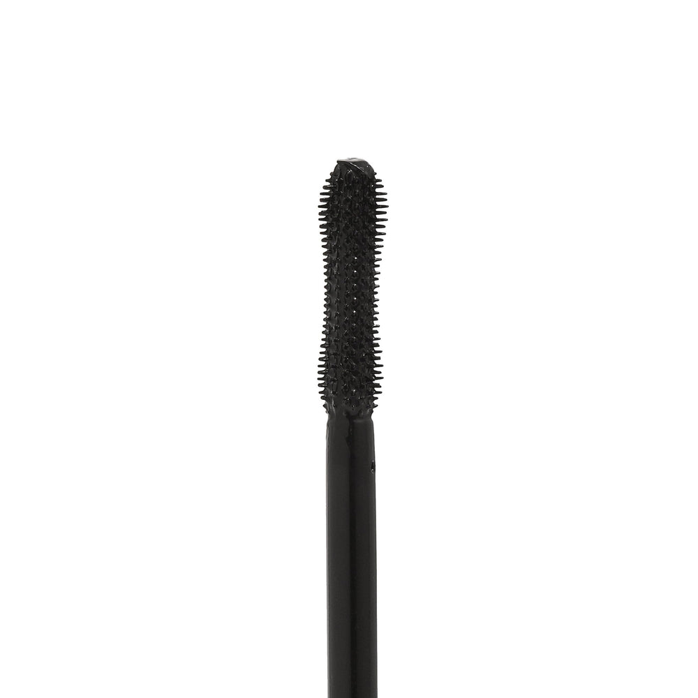 IZME mascara swipes on lashes highlighting smooth, clump-free finish