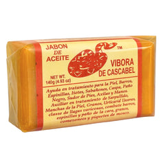 JABON DE ACEITE VIBORA DE CASCABEL rich lather in hand demonstrating effective deep cleaning