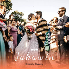 JAKAWIN lifestyle portrait of bride wearing comb showcasing camera-ready sparkle benefit