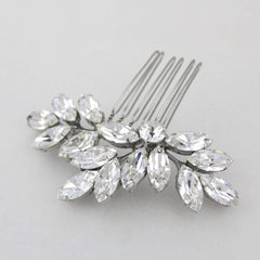 JAKAWIN hair comb worn in bride updo adding photogenic sparkle