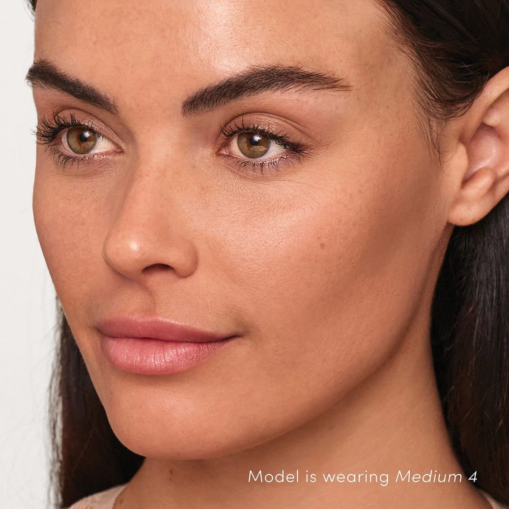 jane iredale fingers blending serum for quick, dewy application