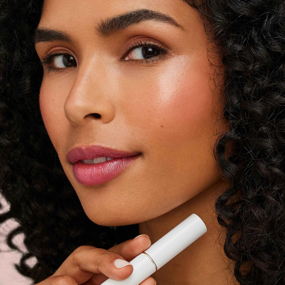 jane iredale on lips in natural light showing custom pink shade effect