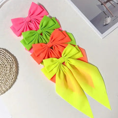 JazSwirl detailed alligator clip view showing secure hold benefit