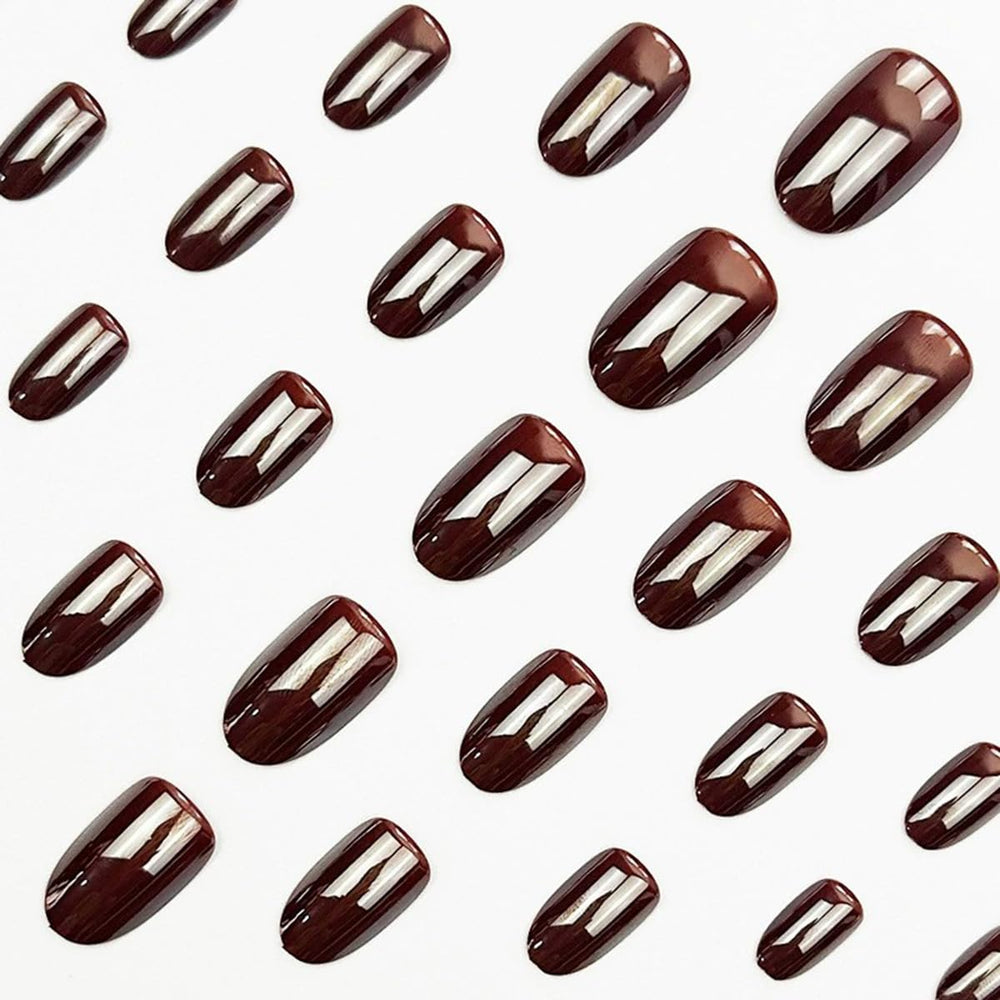 juggssa close-up of nail surface revealing smooth gel-like shine and refined decorative detail