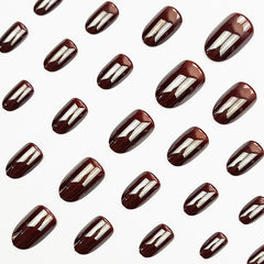 juggssa close-up of nail surface revealing smooth gel-like shine and refined decorative detail