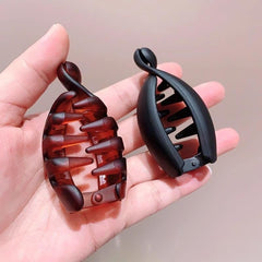 JUNCHAO clip alongside a credit card showing compact travel-friendly size