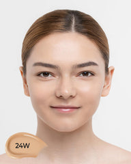 JUNG SAEM MOOL blended on skin close-up, displays dewy natural finish