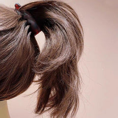 KAICCOSO clip securing a ponytail showing ease of use during activity