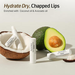 Karl&Häns applying balm to lips for instant soothing hydration