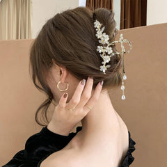 Kemmintvn sturdy clasp mechanism close-up for secure hair hold