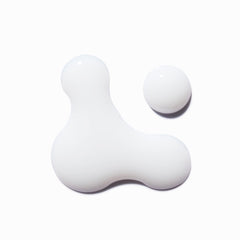 KÉRASTASE bottle in hand for size scale, conveys travel-friendly 5.1 fl oz convenience
