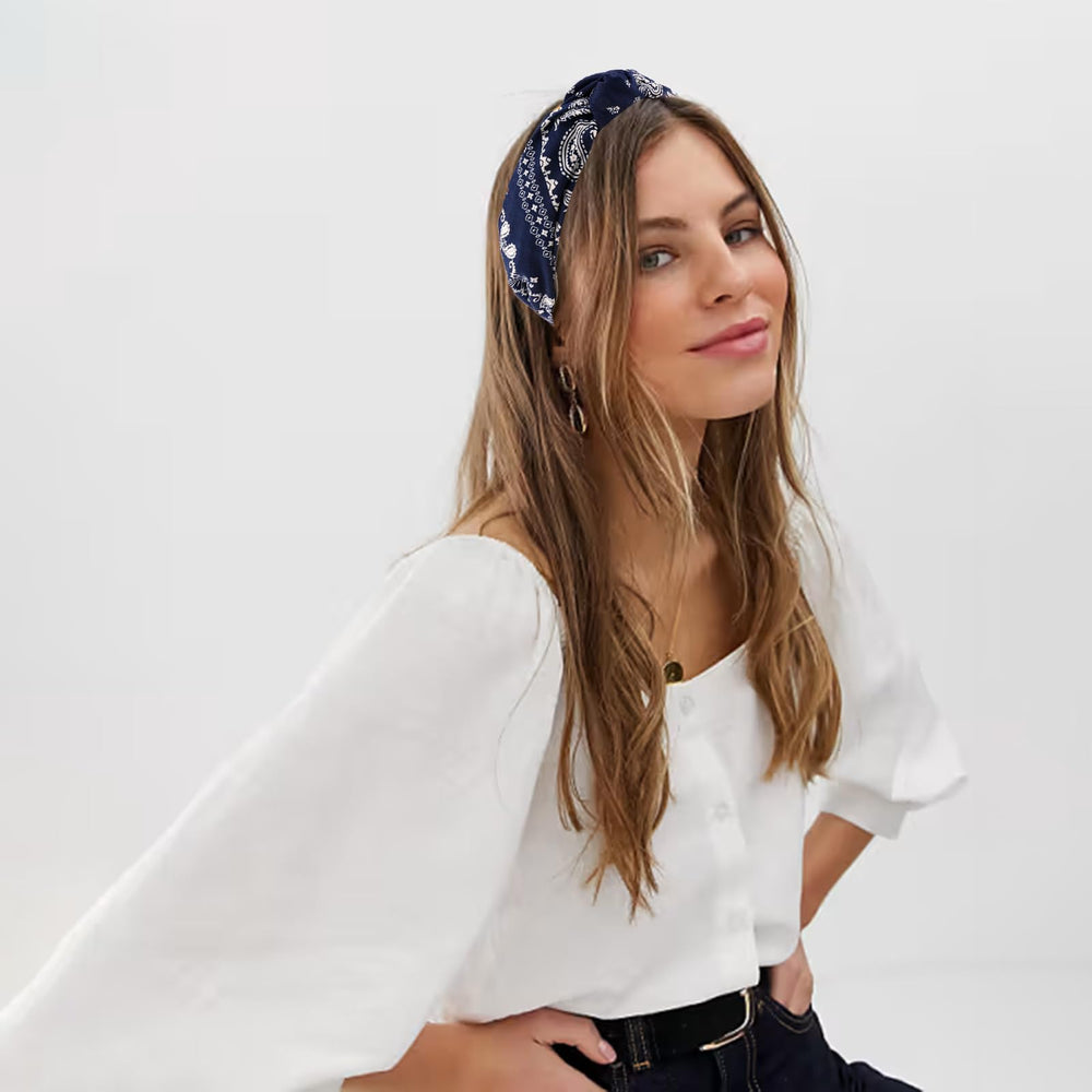 KICOSY knotted top detail demonstrating the fashionable knot and face-framing benefit