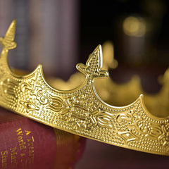 Generic king crowns size scale in hand showing lightweight practical wear
