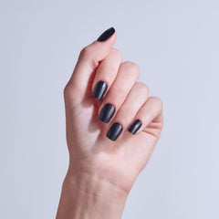 KISS close-up glossy top finish showing smooth sheen and salon look