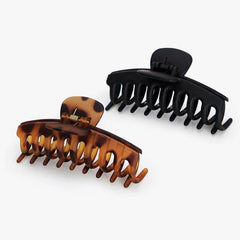 Kitsch clip clipped in beach hair demonstrating travel-ready durability