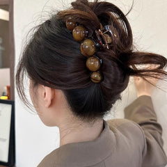KOLONAMS clip held in hand to show 4.1-inch scale and comfortable size