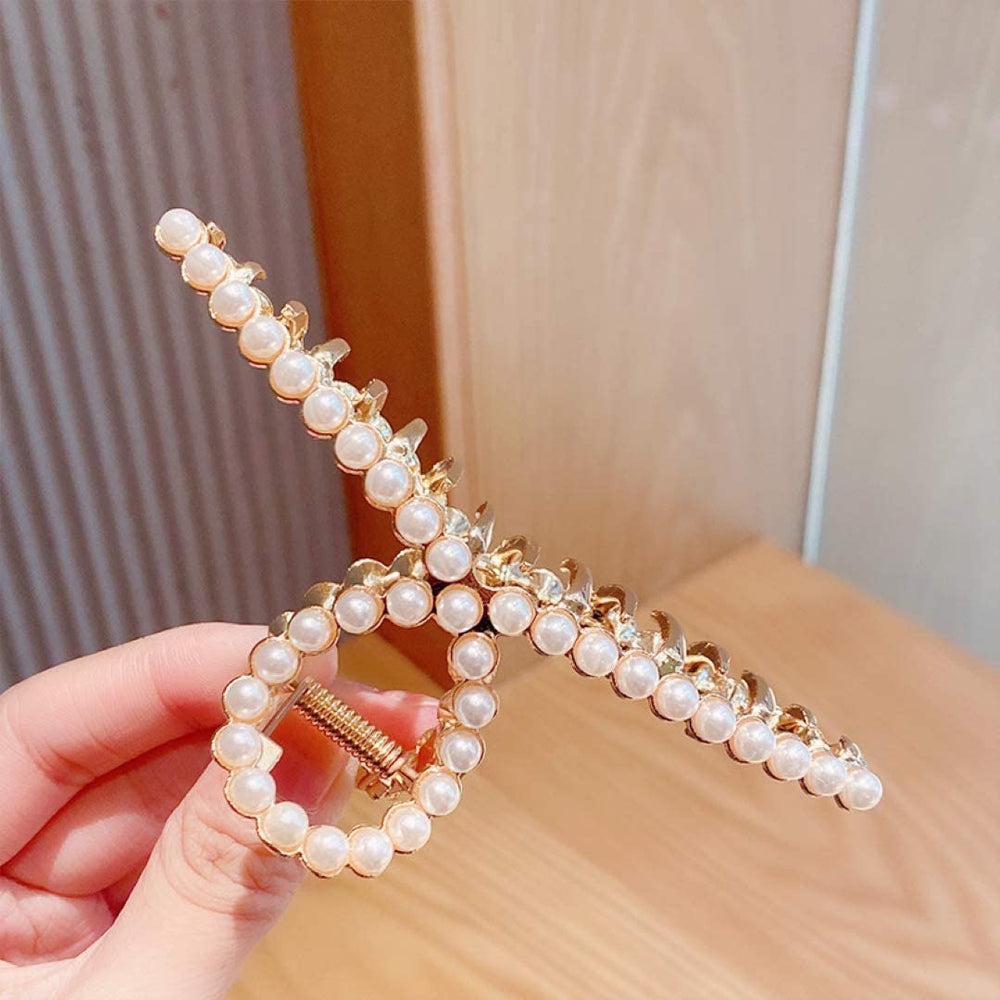 KOLONAMS clip holding a twisted bun to keep hair neat