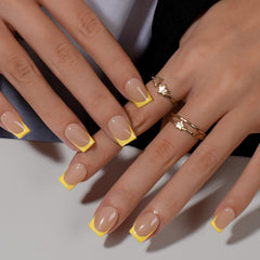 KQueenest close-up of glossy gel surface highlighting smooth shine