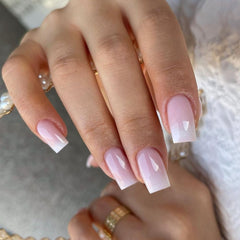 KQueenest close-up of gradient finish for salon-like glossy color