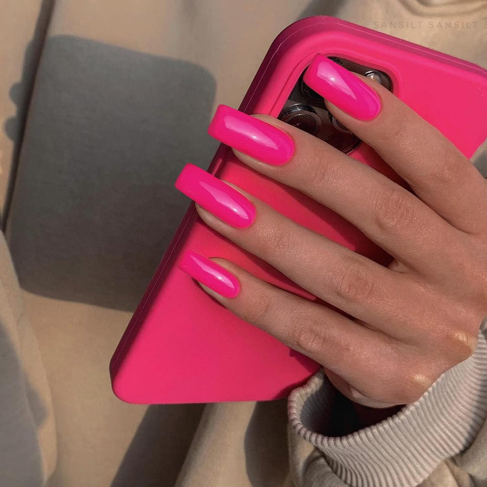 KQueenest close-up of glossy finish highlighting shine and durable protective gel