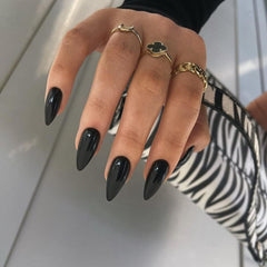 KQueenest front packaging showing 24-piece black almond press-on nails with clear tray benefit