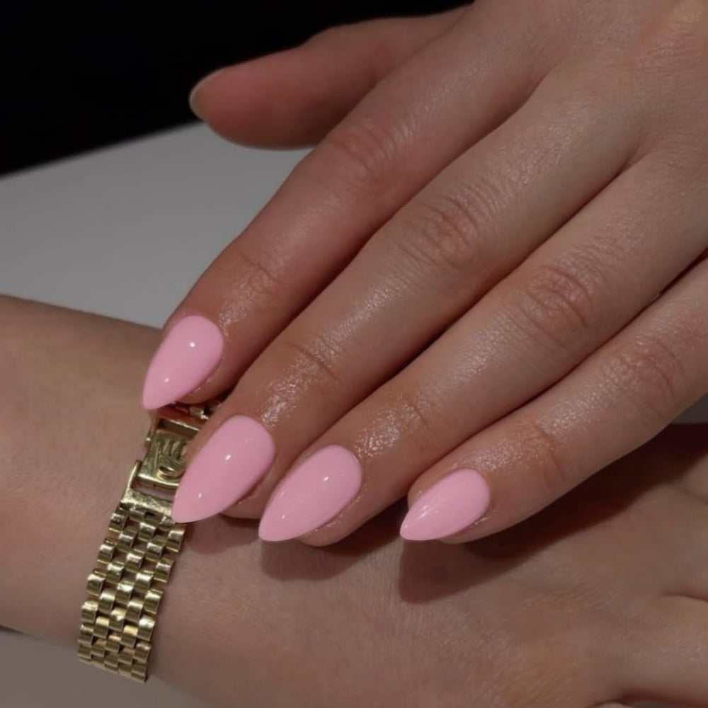 KQueenest short almond close detail highlighting durable acrylic strength benefit