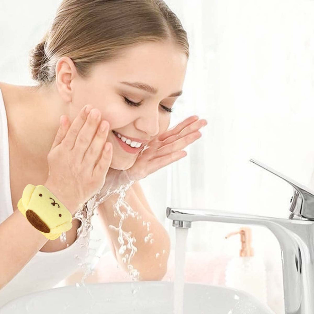Kugiter wristband absorbing water on wrist to keep sleeves dry during skincare