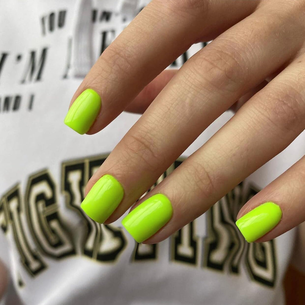 KXAMELIE close-up of glossy gel-like surface highlighting smooth shine and chip resistance