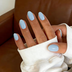 KXAMELIE glossy soft-gel texture close-up highlighting durable shine